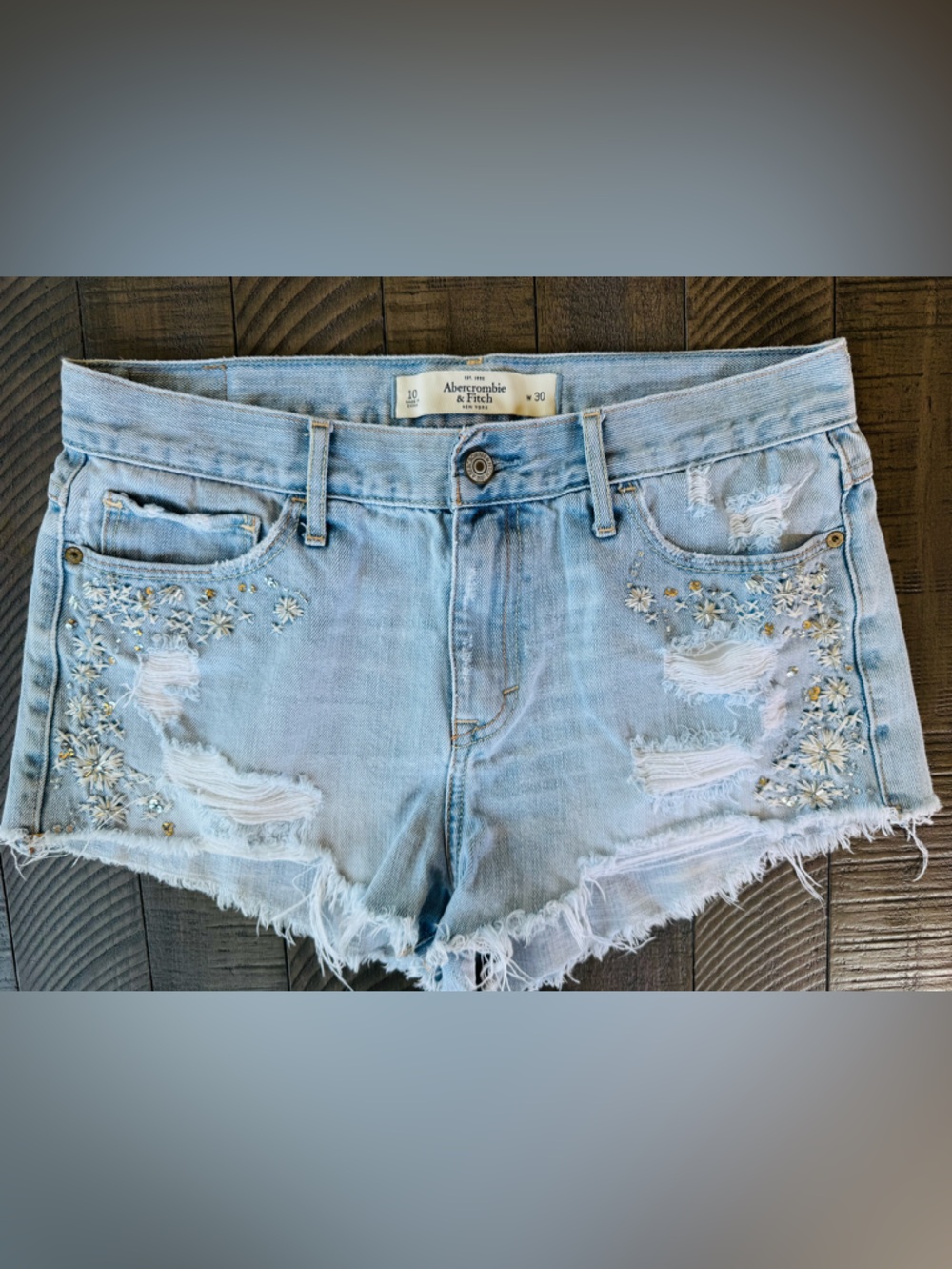 Abercrombie & Fitch Distressed Embellished Denim Shorts Women’s Size 10 (30)